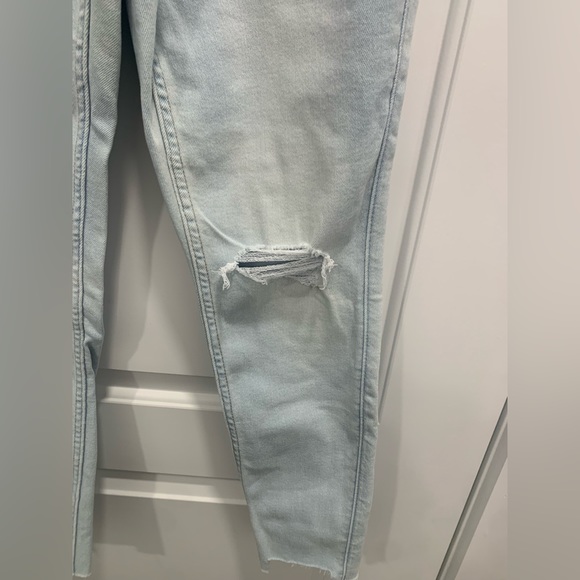 NWT Old Navy Light Wash Jeans - Picture 3 of 7